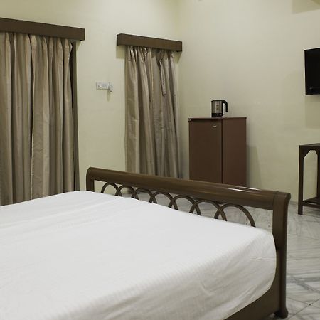 Turf Club House Hotel Poona Buitenkant foto
